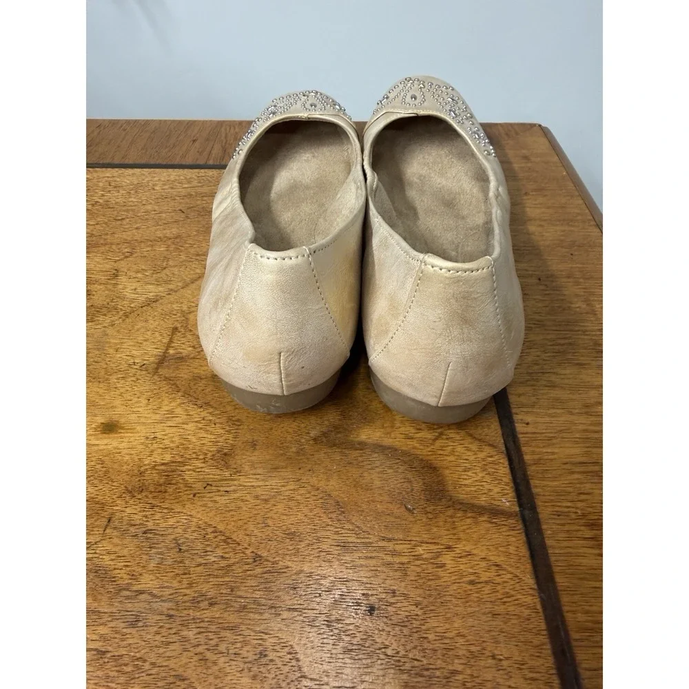 Naturalizer Women's 7 Ballet Flats N5 Comfort Leather Tan Gold Studs Shoes Metal